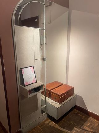 Mueble recibidor con espejo