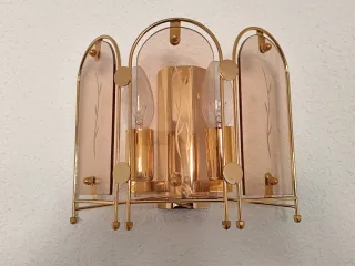 Lámpara de pared dorada con cristal