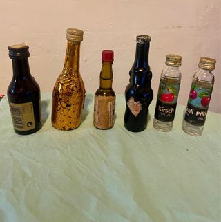 Lotto di 6 mini bottiglie di liquori Baileys, Pisco, ecc.