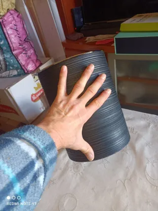 Papelera Negra y plateada