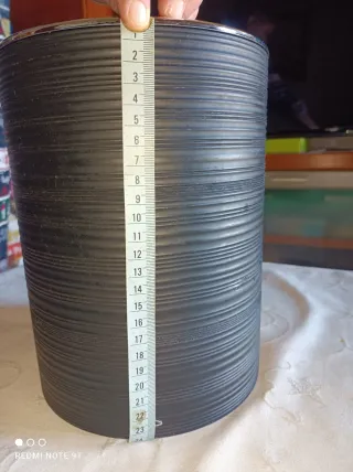 Papelera Negra y plateada