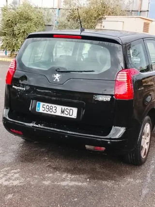 Peugeot 5008 2011