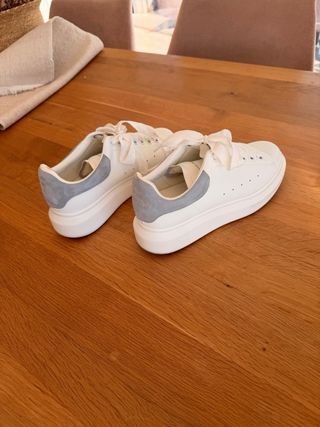 Zapatillas blancas con cordones