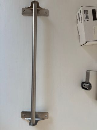 Toallero y portarrollos Ikea Brogrund