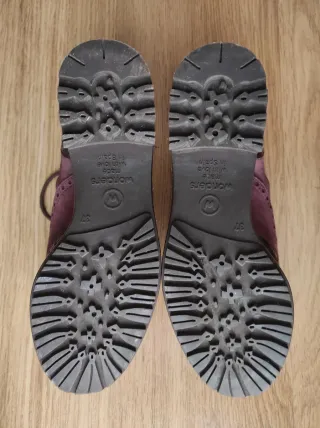 Zapatos Wonders burdeos con cordones