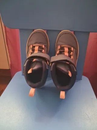 Botas trekking niña azules y rosas. Talla 28