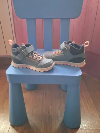 Botas trekking niña azules y rosas. Talla 28