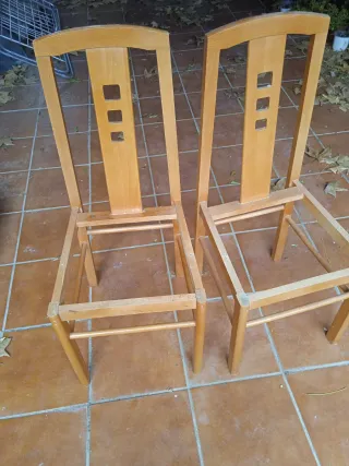 2 Sillas de Madera para Restaurar