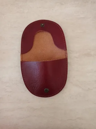 Portamonete  in vera pelle.