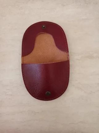 Portamonete  in vera pelle.