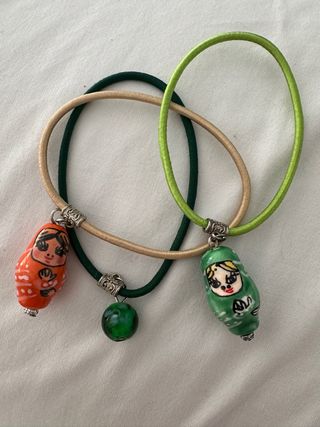 Gomas del pelo o pulseras matrioskas ( Rusia)