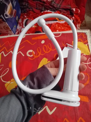 Supporto letto girevole per tablet e smartphone