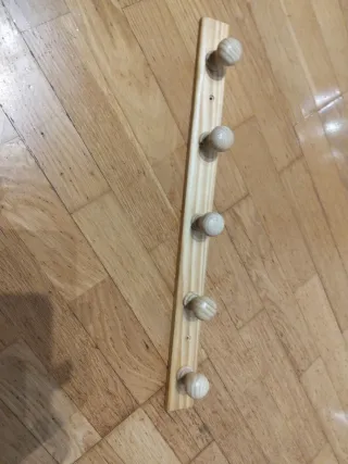 Perchero de madera con 5 ganchos