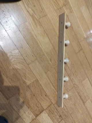 Perchero de madera con 5 ganchos