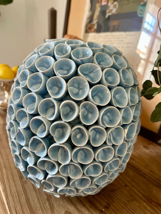 Vaso di ceramica blu