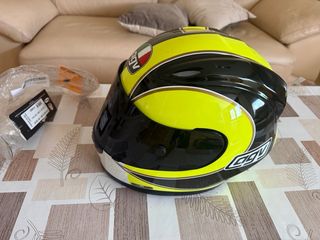 Casco Moto AGV Amarillo y Negro