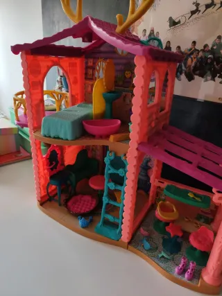 Casa Enchantimals con 7 muñecas y mascotas