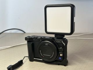 Cámara Sony ZV-1 casi nueva + accesorios