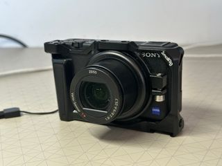 Cámara Sony ZV-1 casi nueva + accesorios