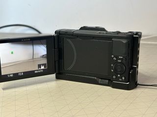 Cámara Sony ZV-1 casi nueva + accesorios