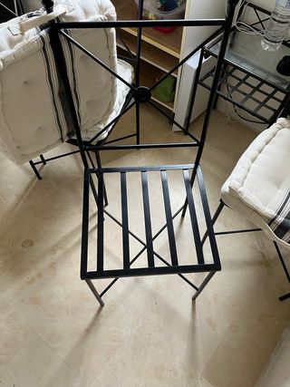 Sillas forja 45 €/unidad cojín de 10cm incluido