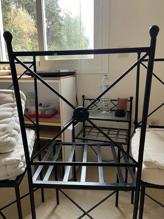 Sillas forja 45 €/unidad cojín de 10cm incluido