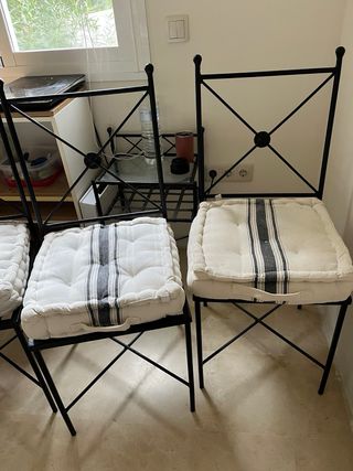 Sillas forja 45 €/unidad cojín de 10cm incluido
