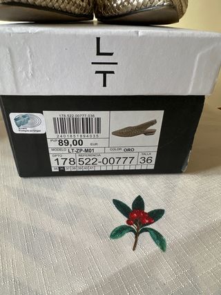 Zapatos dorados tejidos para boda