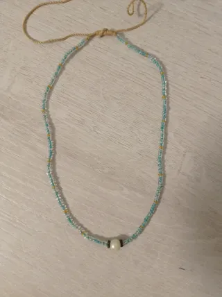 Collar de cuentas azul y perla