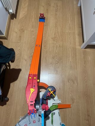 Parking Hot Wheels 4 plantas Tiburon atrapa coches