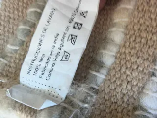 Alfombra de salón beige y verde