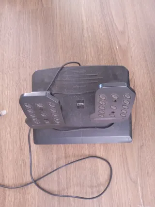 Volante y pedales gaming