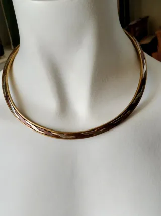 Gargantilla de bronce