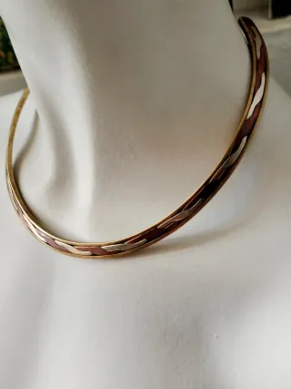 Gargantilla de bronce