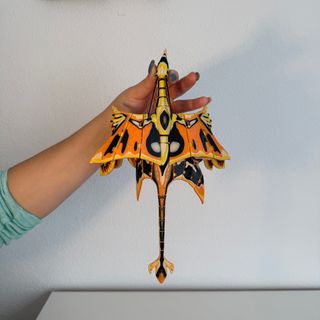 Dragón articulado multicolor – Criatura voladora