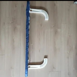 Barrera abatible y ajustable para cama