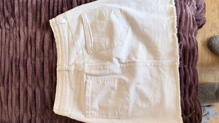 Falda Shein blanca rota efecto tubo