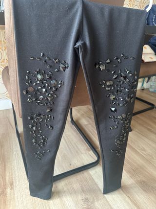 Leggings negros con pedrería