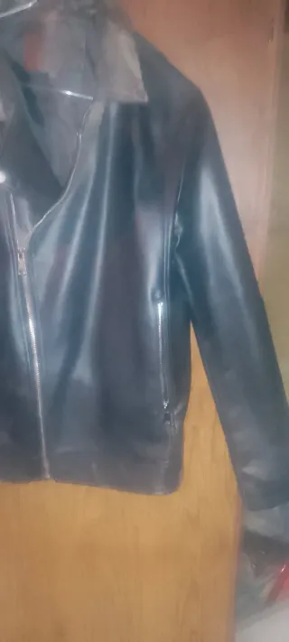 Giacca similpelle elegante tipo motociclista