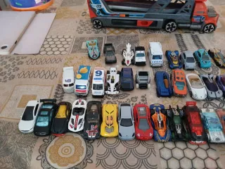 Camión y coches Hot Wheels