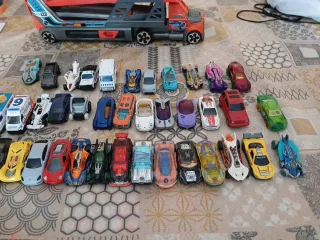 Camión y coches Hot Wheels
