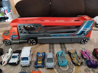 Camión y coches Hot Wheels