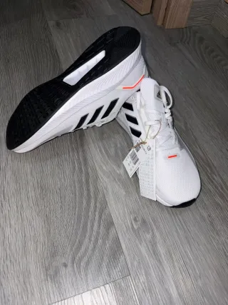 Zapatillas Adidas Blancas y Negras