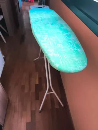 Tabla de planchar con soporte
