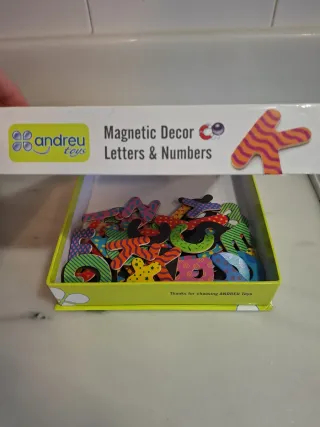 Letras y números magnéticos de madera