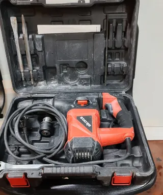 Taladro percutor Stayer con maletín 1500W