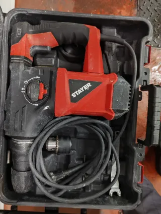 Taladro percutor Stayer con maletín 1500W