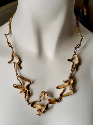 Collar vintage dorado de diseño único