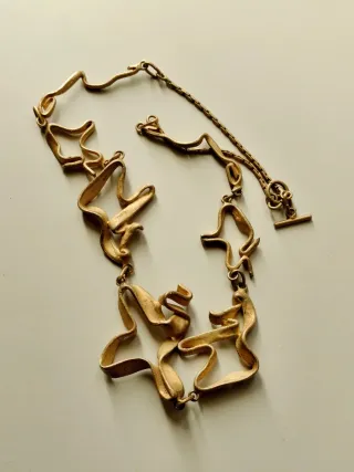 Collar vintage dorado de diseño único