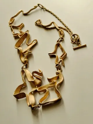 Collar vintage dorado de diseño único